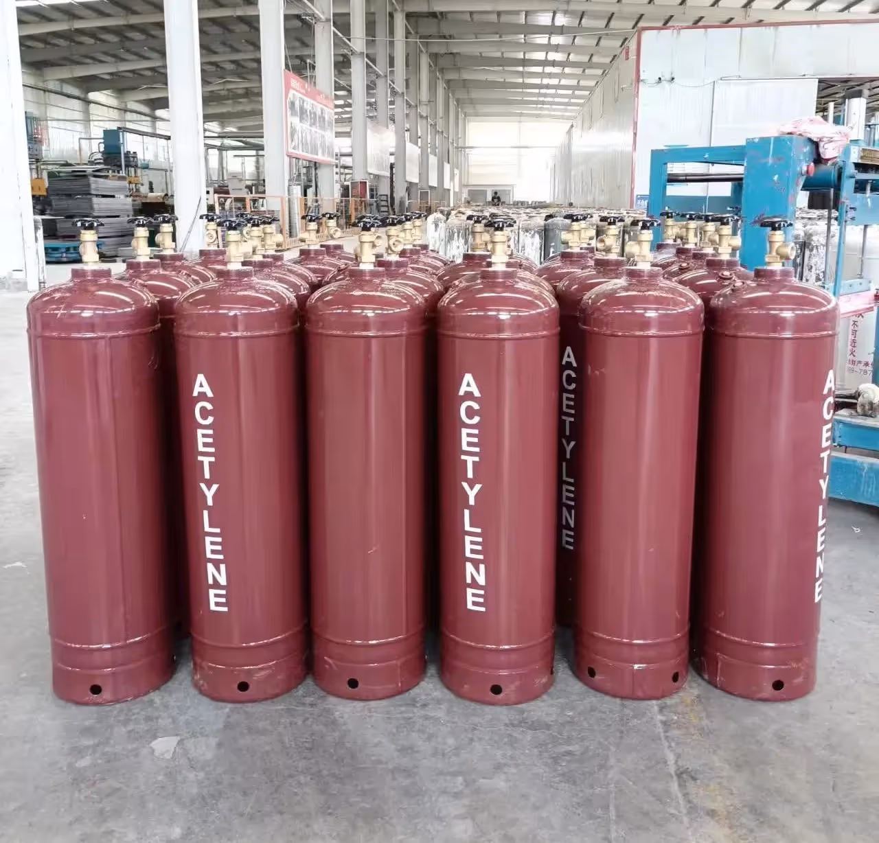 Oxygen cylinders of various sizes by shammah gas